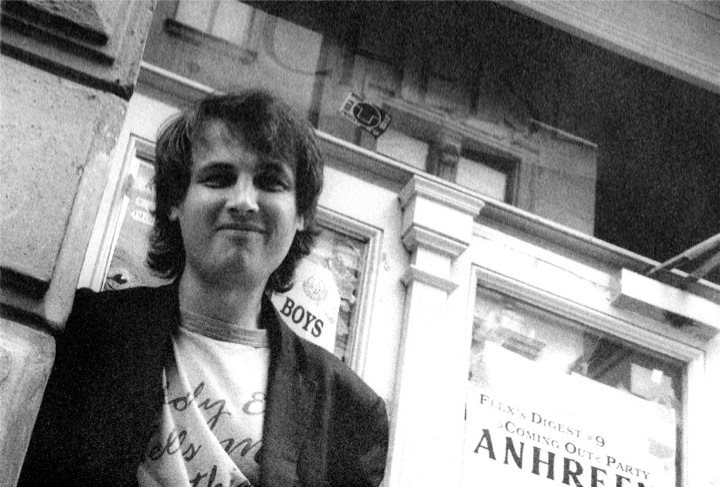 Chelsea Gründer Othmar Bajlicz vor dem Alten Chelsea